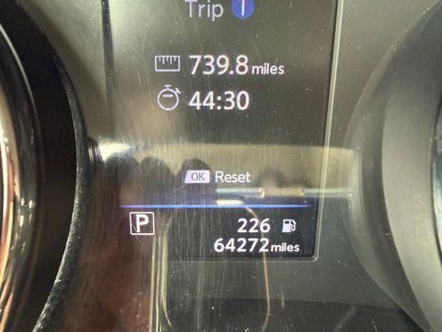 Used 2018 Nissan Rogue SV image 12