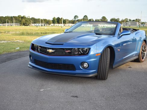 Used 2013 Chevrolet Camaro SS w/ Hot Wheels Special Edition RWD image 15