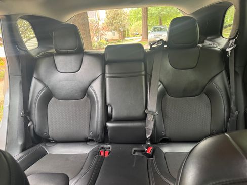 Used 2019 Jeep Cherokee Latitude Plus w/ Cold Weather Group FWD image 25