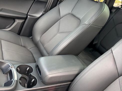 Used 2023 Porsche Macan Turbo image 5