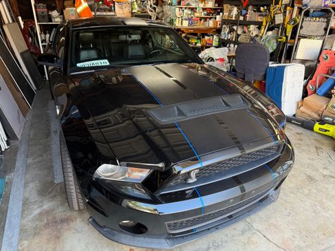 Used 2010 Ford Mustang Shelby GT500 image 2