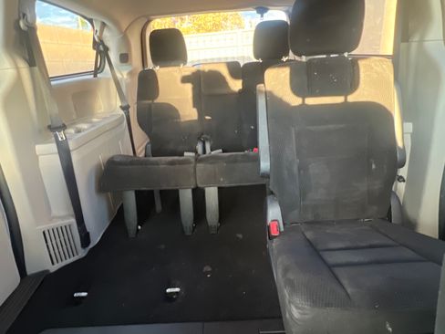 Used 2016 Dodge Grand Caravan SXT w/ Rear Park Assist Package image 11