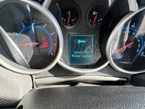 Used 2016 Chevrolet Cruze LT image 9