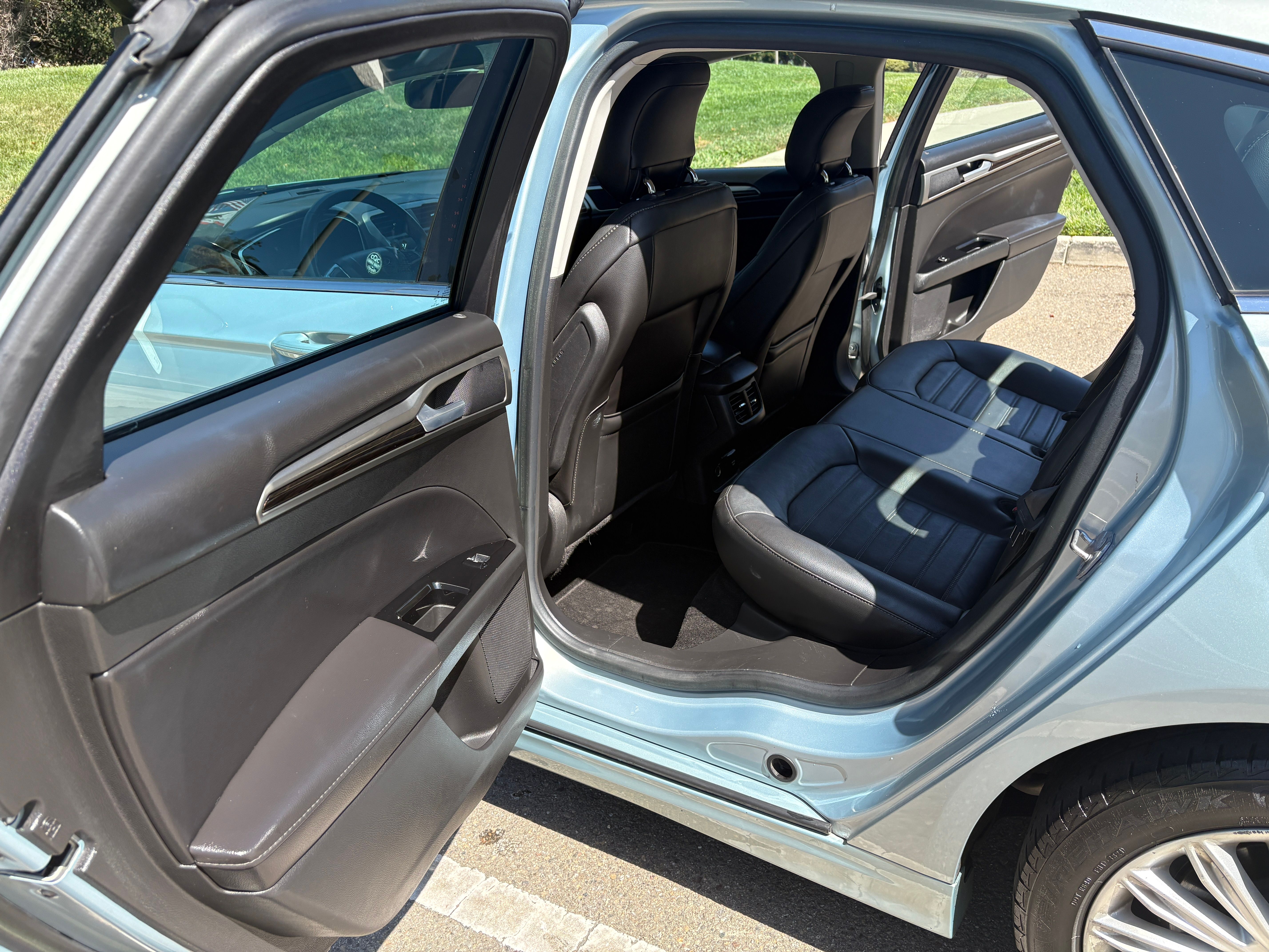 Used 2014 Ford Fusion SE FWD image 12