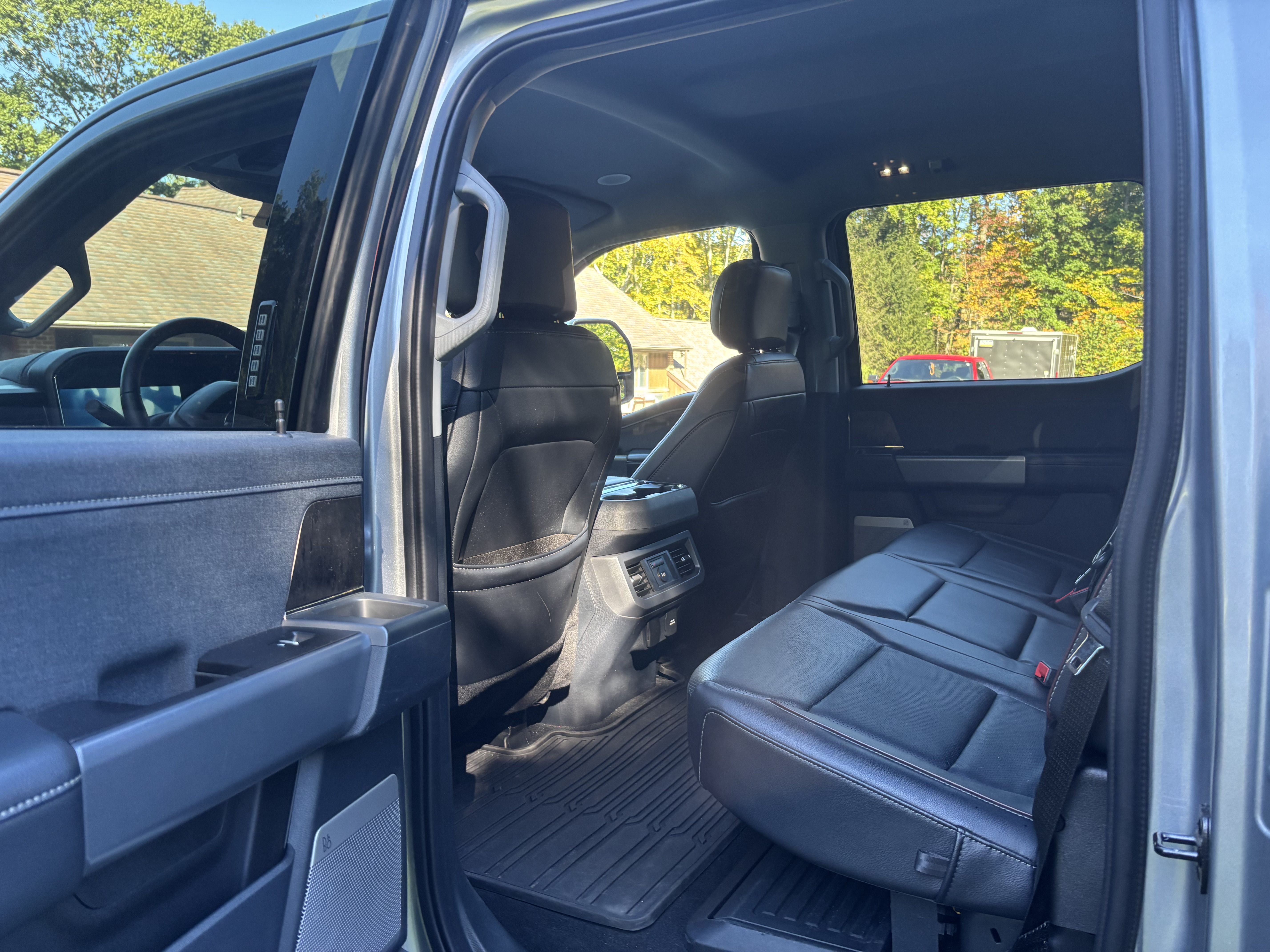Used 2024 Ford F350 Lariat w/ Lariat Ultimate Package AWD/4WD image 16