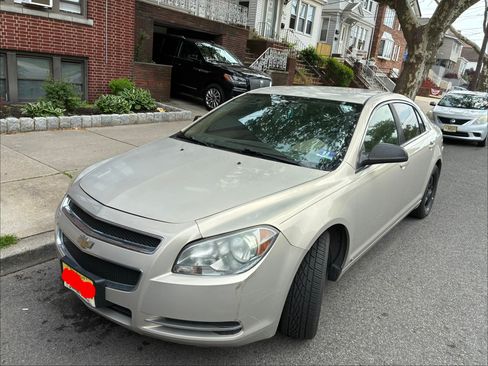 Used 2009 Chevrolet Malibu LS FWD image 2