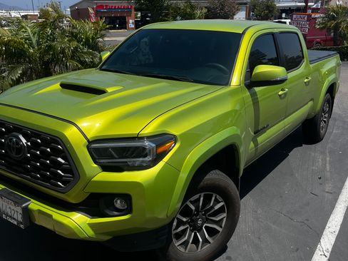 Used 2023 Toyota Tacoma TRD Sport w/ Black Out Package (TMS) AWD/4WD image 6