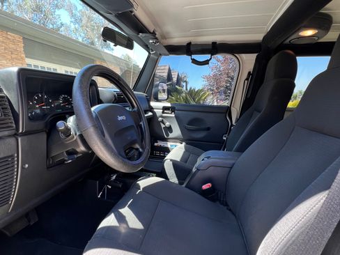 Used 2006 Jeep Wrangler Unlimited AWD/4WD image 8