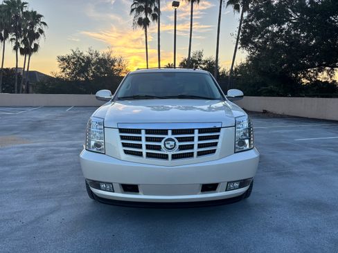 Used 2007 Cadillac Escalade EXT w/ Information Package AWD/4WD image 4