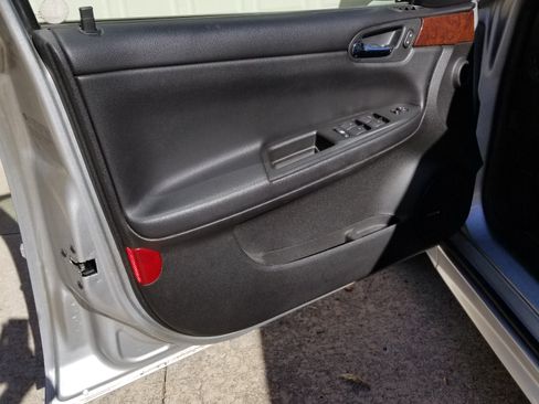 Used 2011 Chevrolet Impala LT w/ Luxury Edition Package image 12