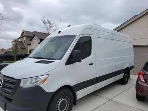 Used 2024 Mercedes-Benz Sprinter 2500 image 8