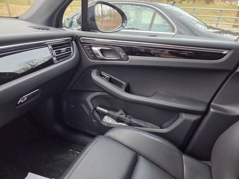 Used 2024 Porsche Macan image 17