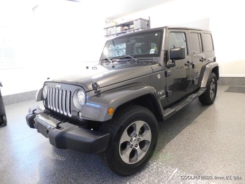 Used 2018 Jeep Wrangler Unlimited Sahara w/ Connectivity Group image 21