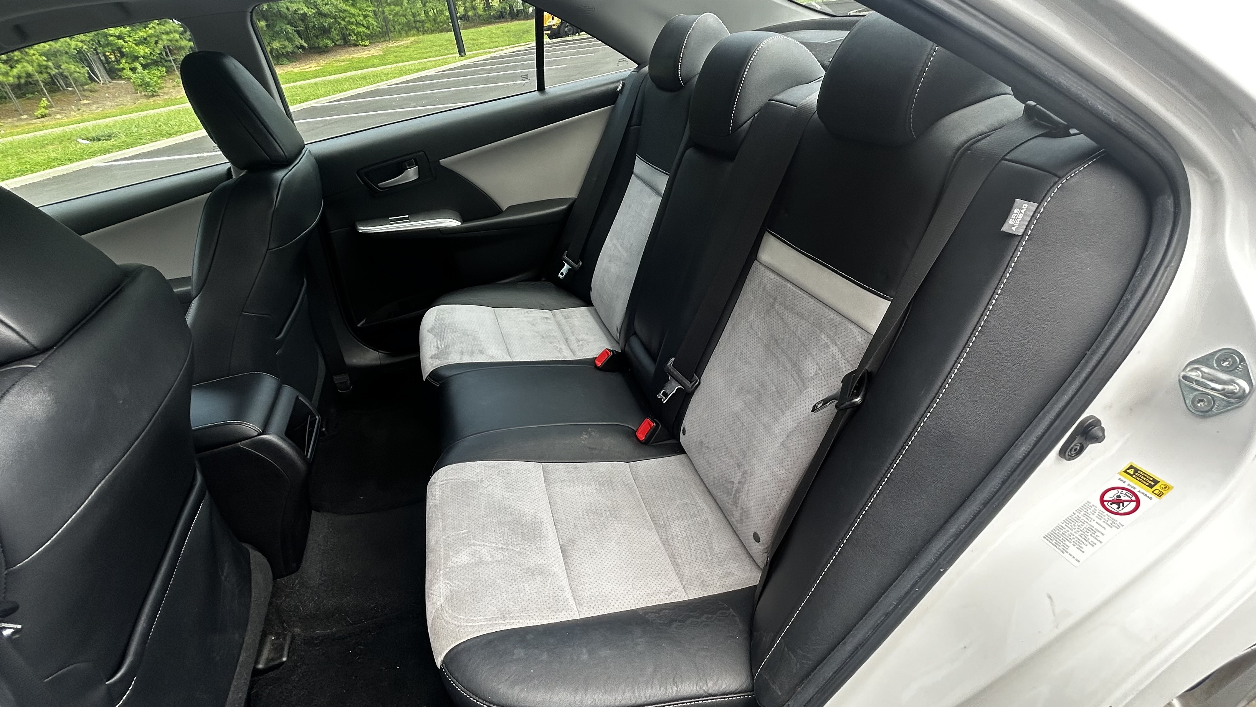 Used 2012 Toyota Camry SE w/ Leather Pkg FWD image 10