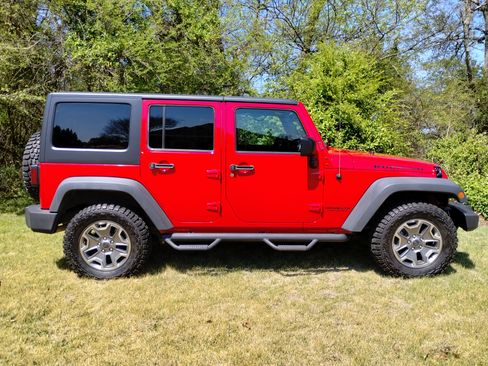 Used 2014 Jeep Wrangler Unlimited Rubicon w/ Connectivity Group image 6