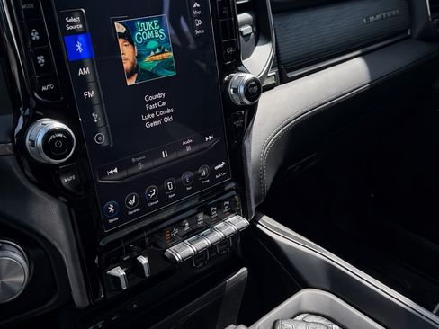 Used 2019 RAM 1500 Limited w/ Advanced Safety Group AWD/4WD image 8