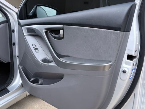 Used 2013 Hyundai Elantra Limited w/ Technology Pkg image 13