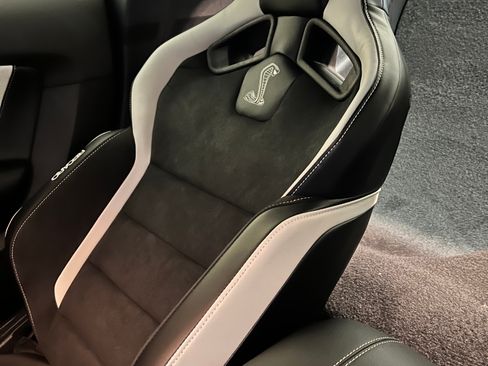 Used 2022 Ford Mustang Shelby GT500 w/ Carbon Fiber Track Pack image 11