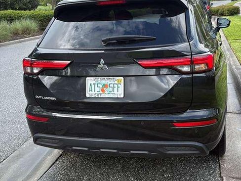 Used 2023 Mitsubishi Outlander ES FWD image 6