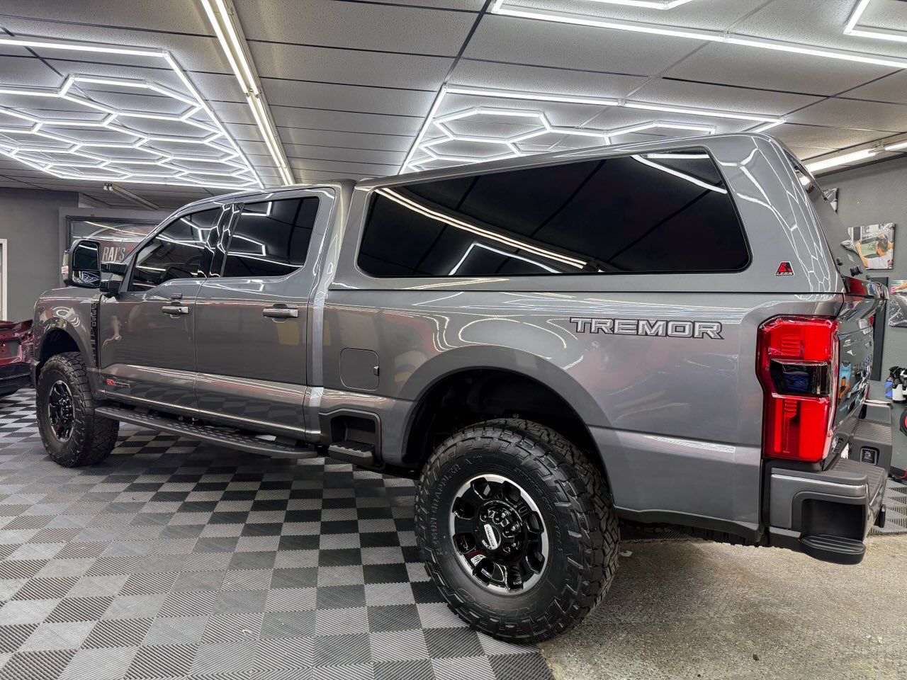 Used 2025 Ford F350 Platinum w/ Tremor Off-Road Package AWD/4WD image 2