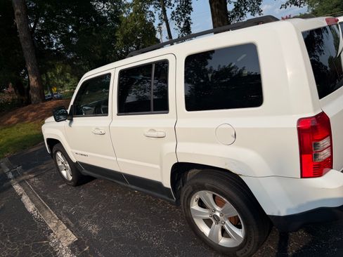 Used 2012 Jeep Patriot Latitude FWD image 14