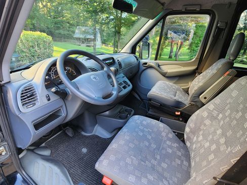 Used 2004 Dodge Sprinter 2500 w/ PWR Convenience Group image 5