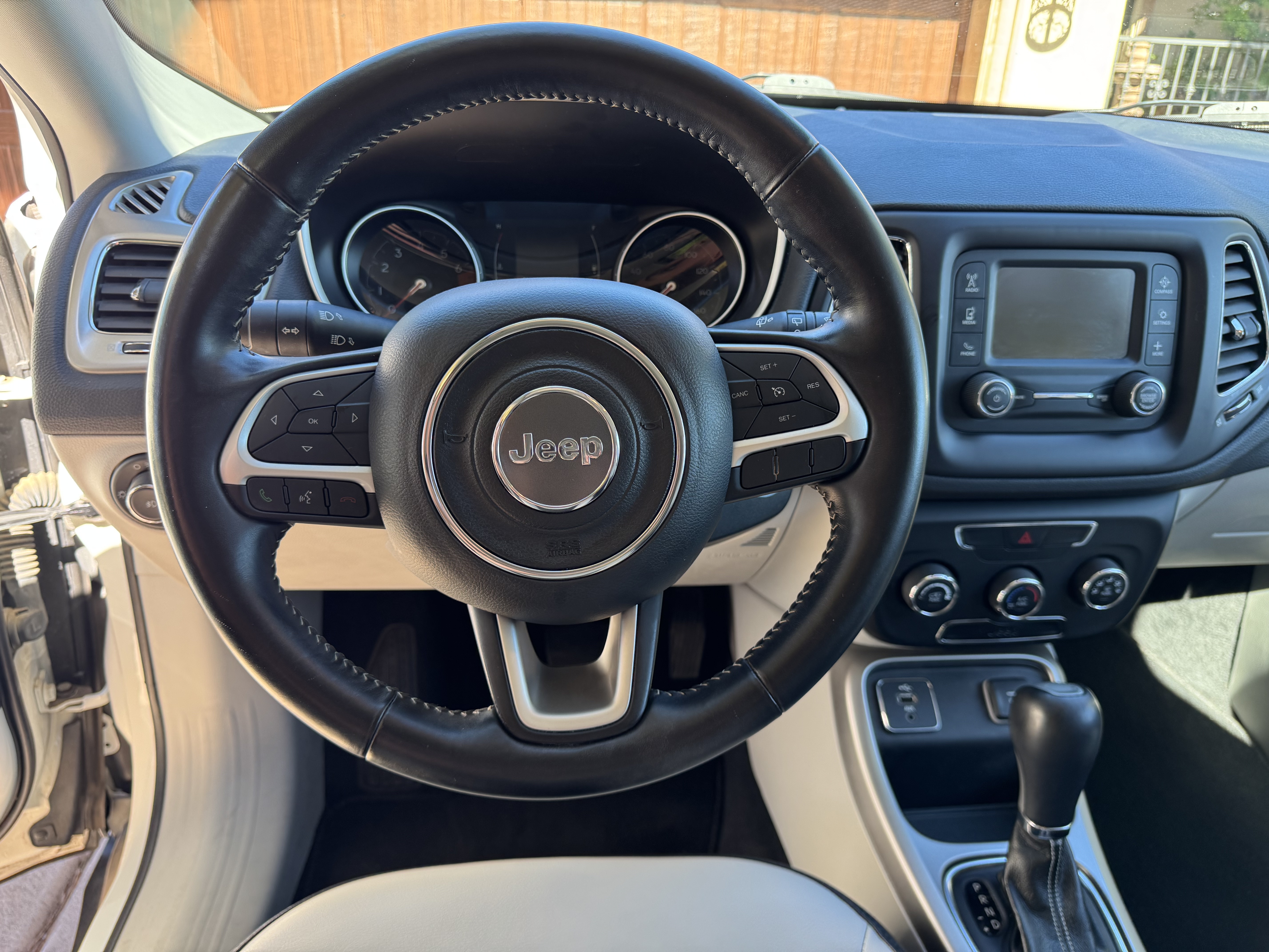 Used 2018 Jeep Compass Latitude FWD image 15