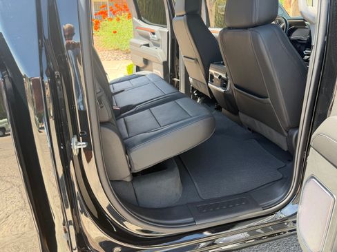 Used 2023 GMC Sierra 1500 Denali w/ Technology Package AWD/4WD image 18
