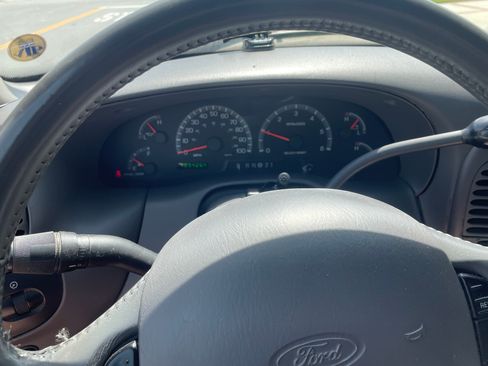 Used 2001 Ford F150 Lariat RWD image 11