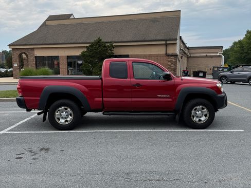 Used 2015 Toyota Tacoma 4x4 Access Cab w/ Convenience Package image 6