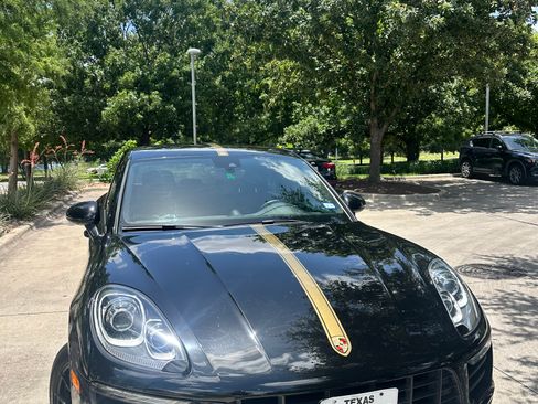 Used 2018 Porsche Macan AWD/4WD image 19