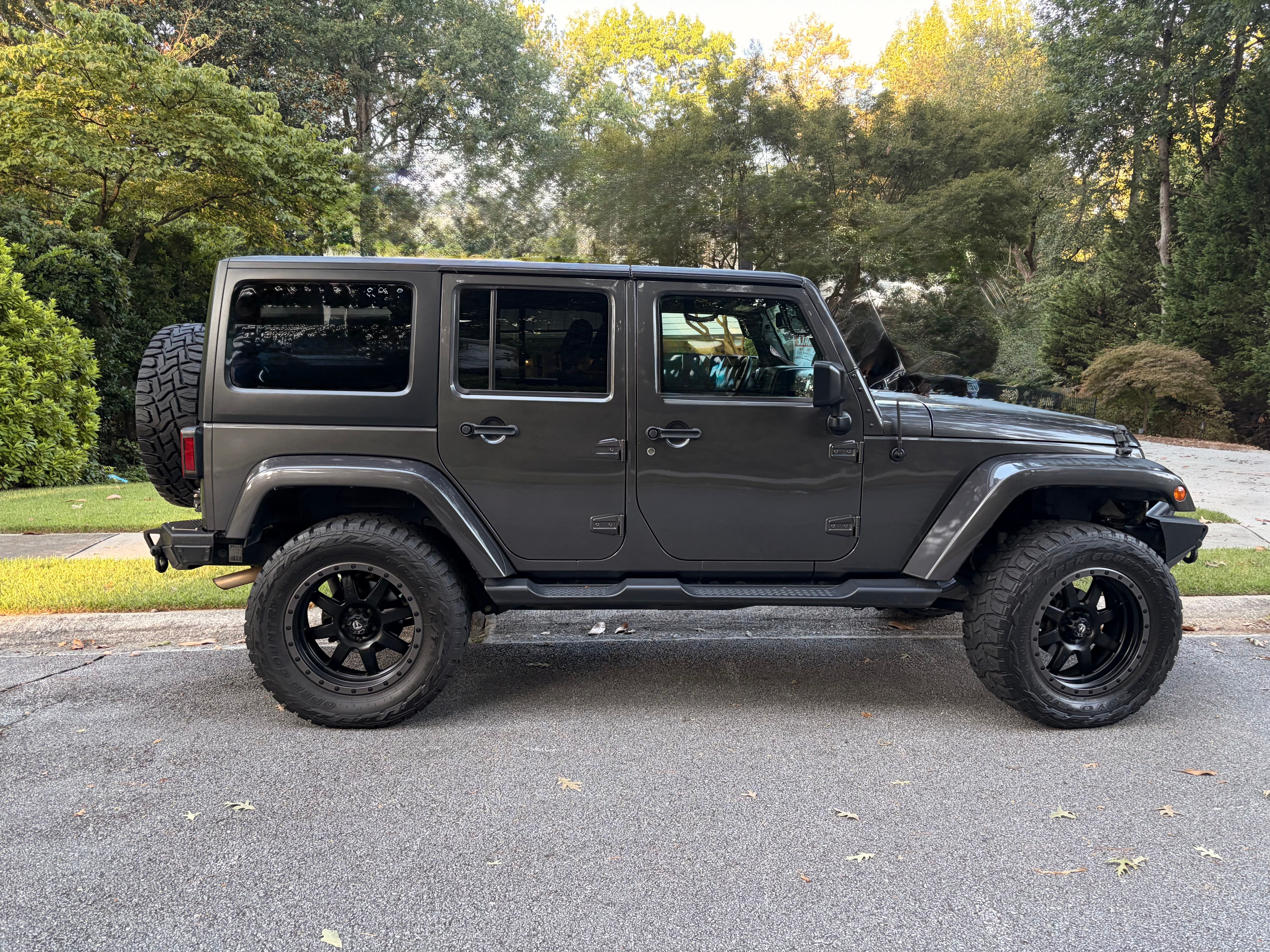 Used 2017 Jeep Wrangler Unlimited Sahara AWD/4WD image 5