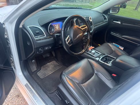 Used 2018 Chrysler 300 Limited w/ Safetytec Plus Group image 9