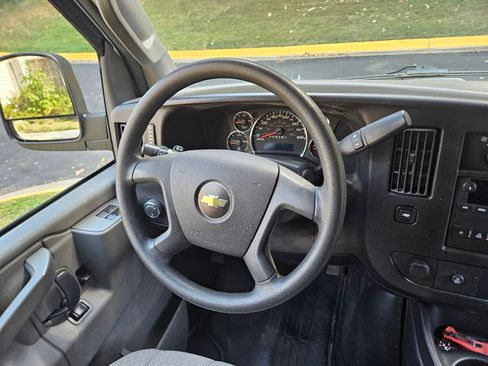 Used 2017 Chevrolet Express 2500 image 10
