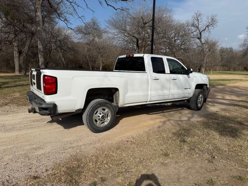 Used 2015 Chevrolet Silverado 2500 LT w/ LT Convenience Package image 10