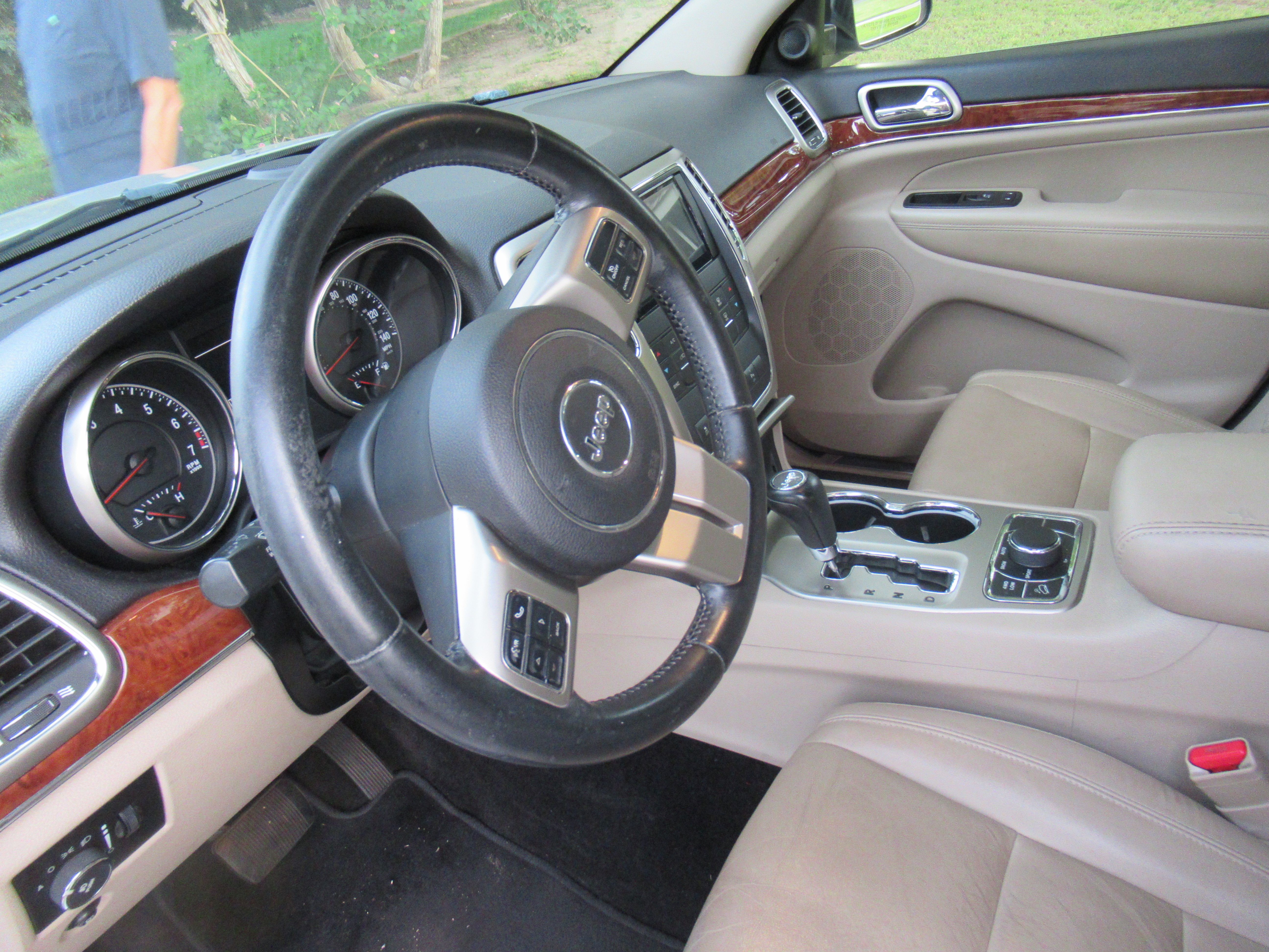 Used 2011 Jeep Grand Cherokee Limited AWD/4WD image 12