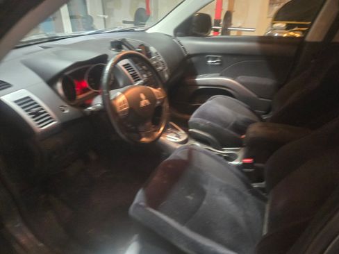 Used 2011 Mitsubishi Outlander ES image 4