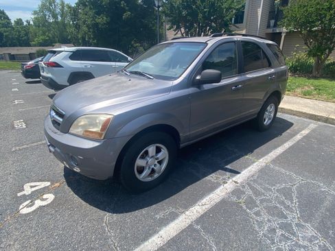 Used 2009 Kia Sorento LX RWD image 2