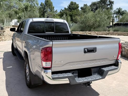 Used 2016 Toyota Tacoma SR5 w/ SR5 Appearance Package (SN) image 5