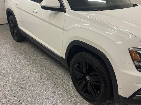 Used 2018 Volkswagen Atlas SEL Premium image 5