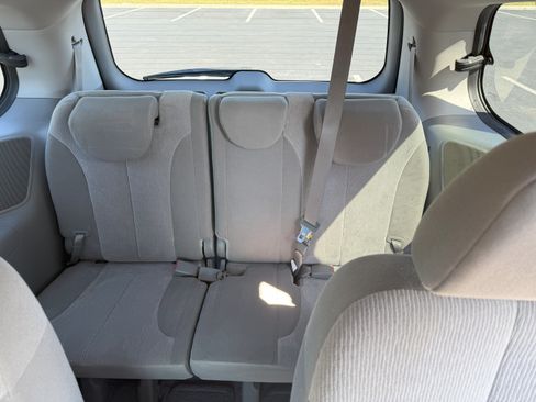 Used 2014 Kia Sedona LX image 11