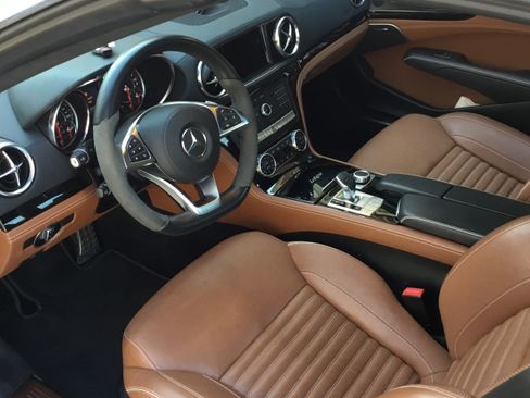 Used 2018 Mercedes-Benz SL 550 image 4