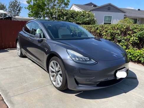 Used 2019 Tesla Model 3 Standard Range Plus image 1