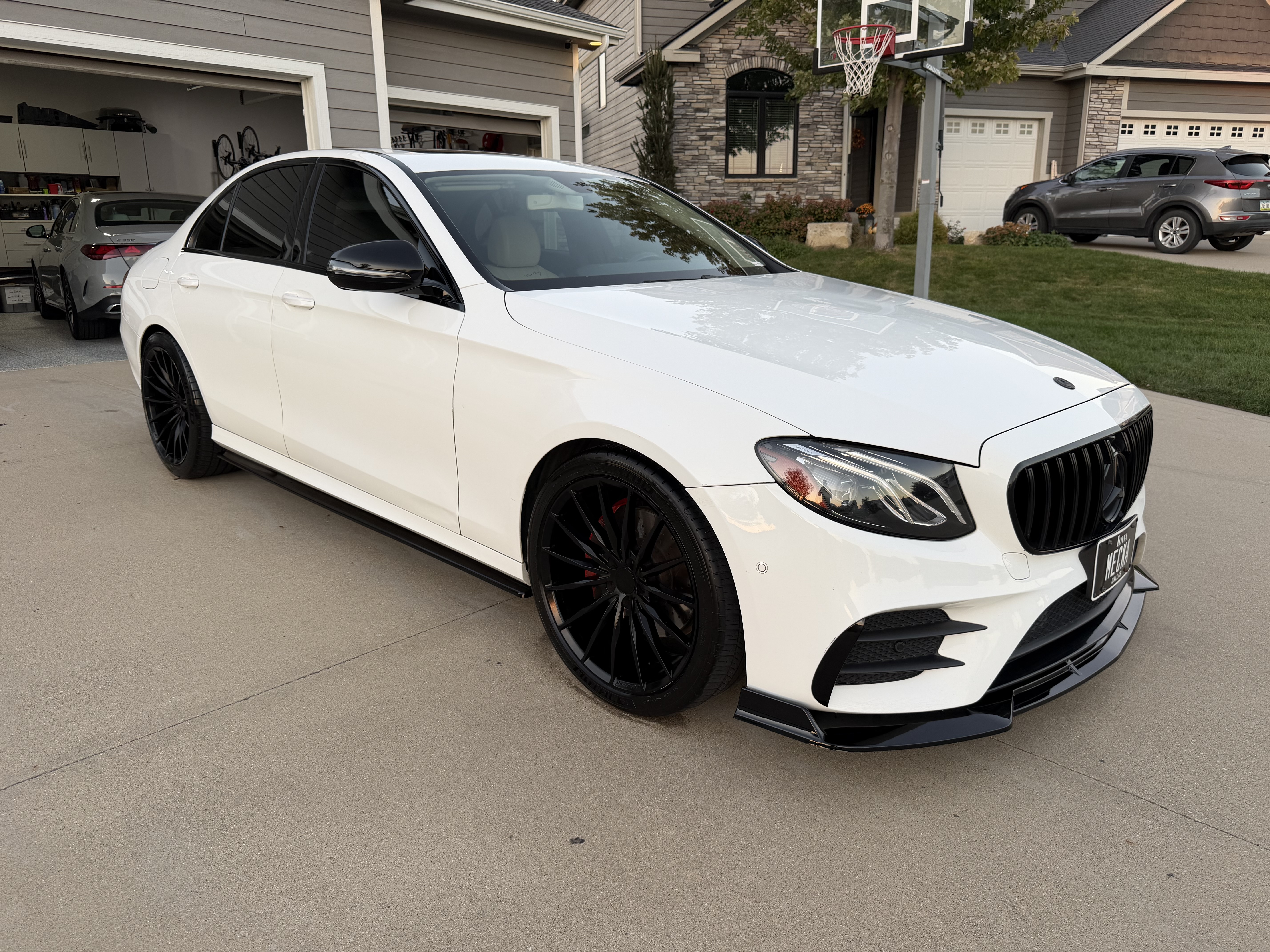 Used 2017 Mercedes-Benz E 300 4MATIC image 1