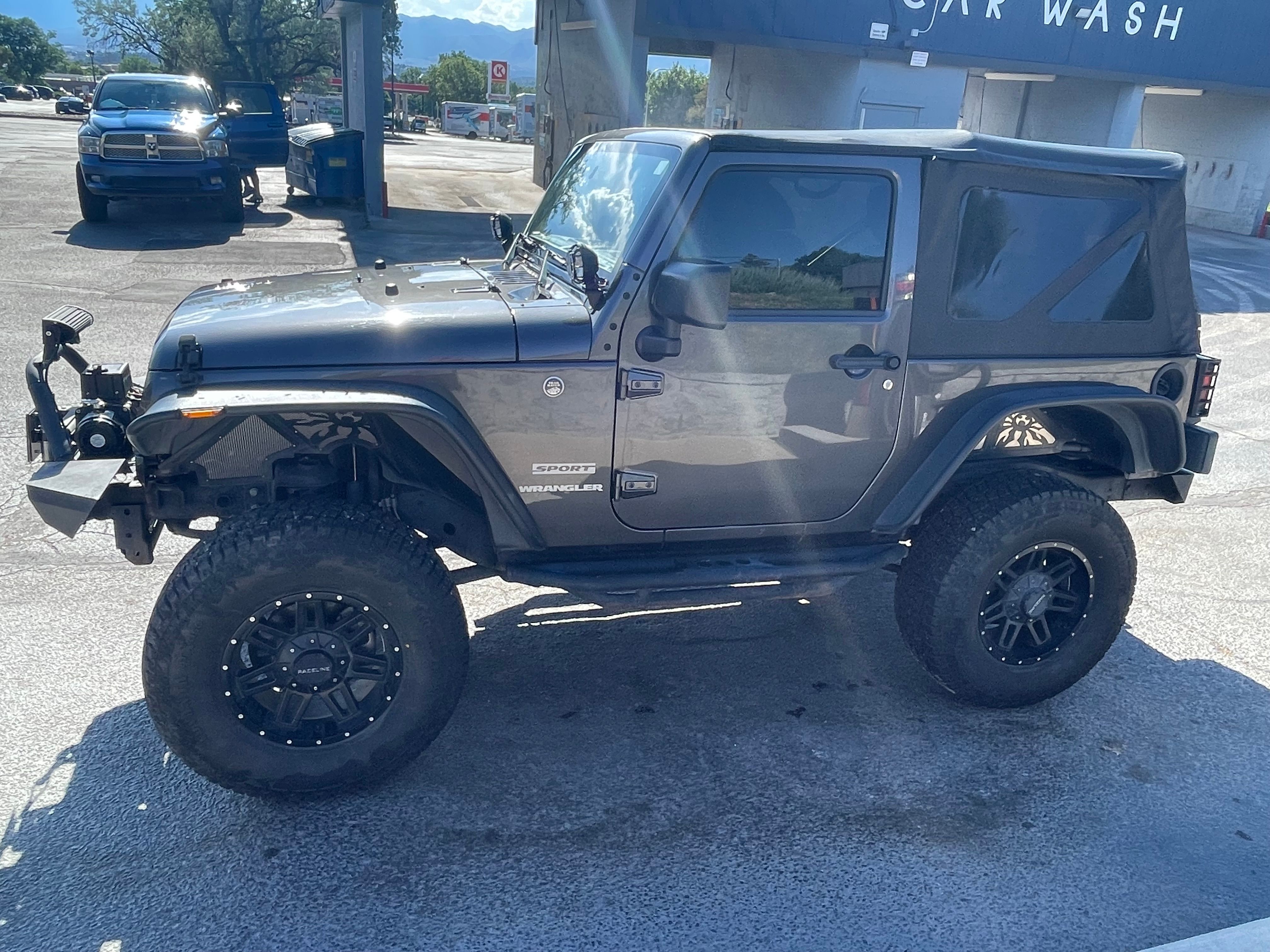 Used 2017 Jeep Wrangler Sport AWD/4WD image 6