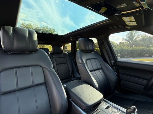Used 2022 Land Rover Range Rover Sport SE image 14
