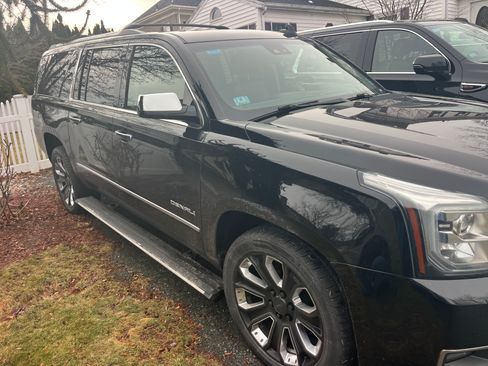 Used 2019 GMC Yukon XL Denali w/ Denali Ultimate Package image 1