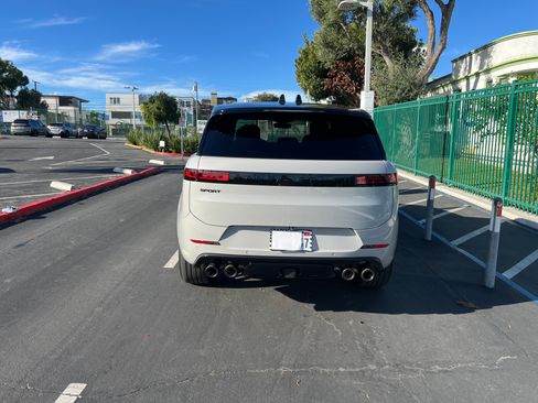 Used 2025 Land Rover Range Rover Sport Dynamic SE image 9