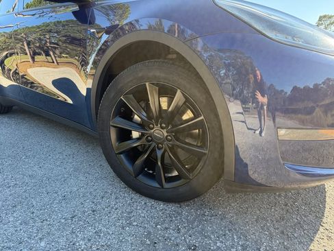 Used 2022 Tesla Model Y Long Range image 2