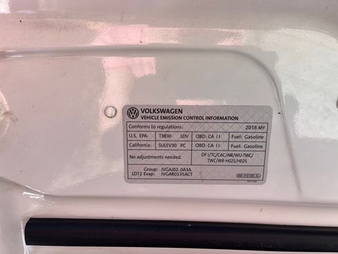 Used 2018 Volkswagen Tiguan SE image 28